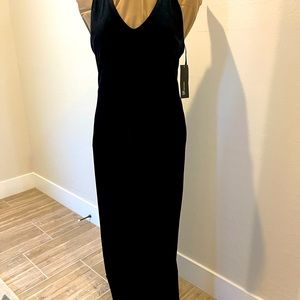 Evening dress in black velvet.